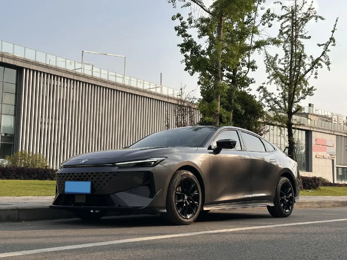 2025 ChangAn UNI-V 1.5T 192HP L4 7DCT,autocango,china used car exporter,china ev exporter,chinese used car exporter,chinese used ev exporter