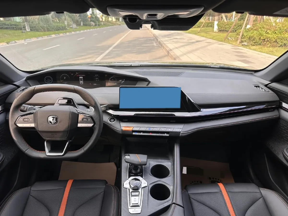 2025 ChangAn UNI-V 1.5T 192HP L4 7DCT,autocango,china used car exporter,china ev exporter,chinese used car exporter,chinese used ev exporter