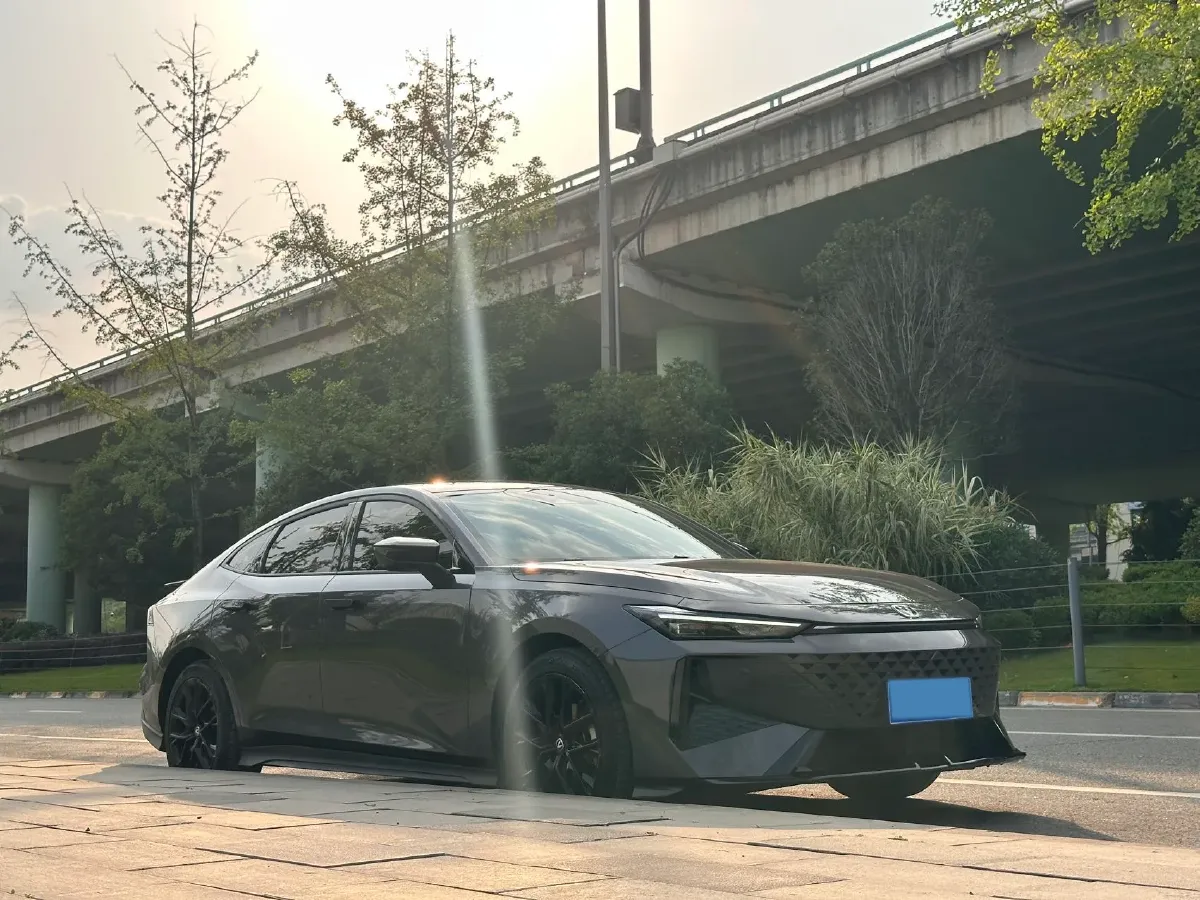 2025 ChangAn UNI-V 1.5T 192HP L4 7DCT,autocango,china used car exporter,china ev exporter,chinese used car exporter,chinese used ev exporter