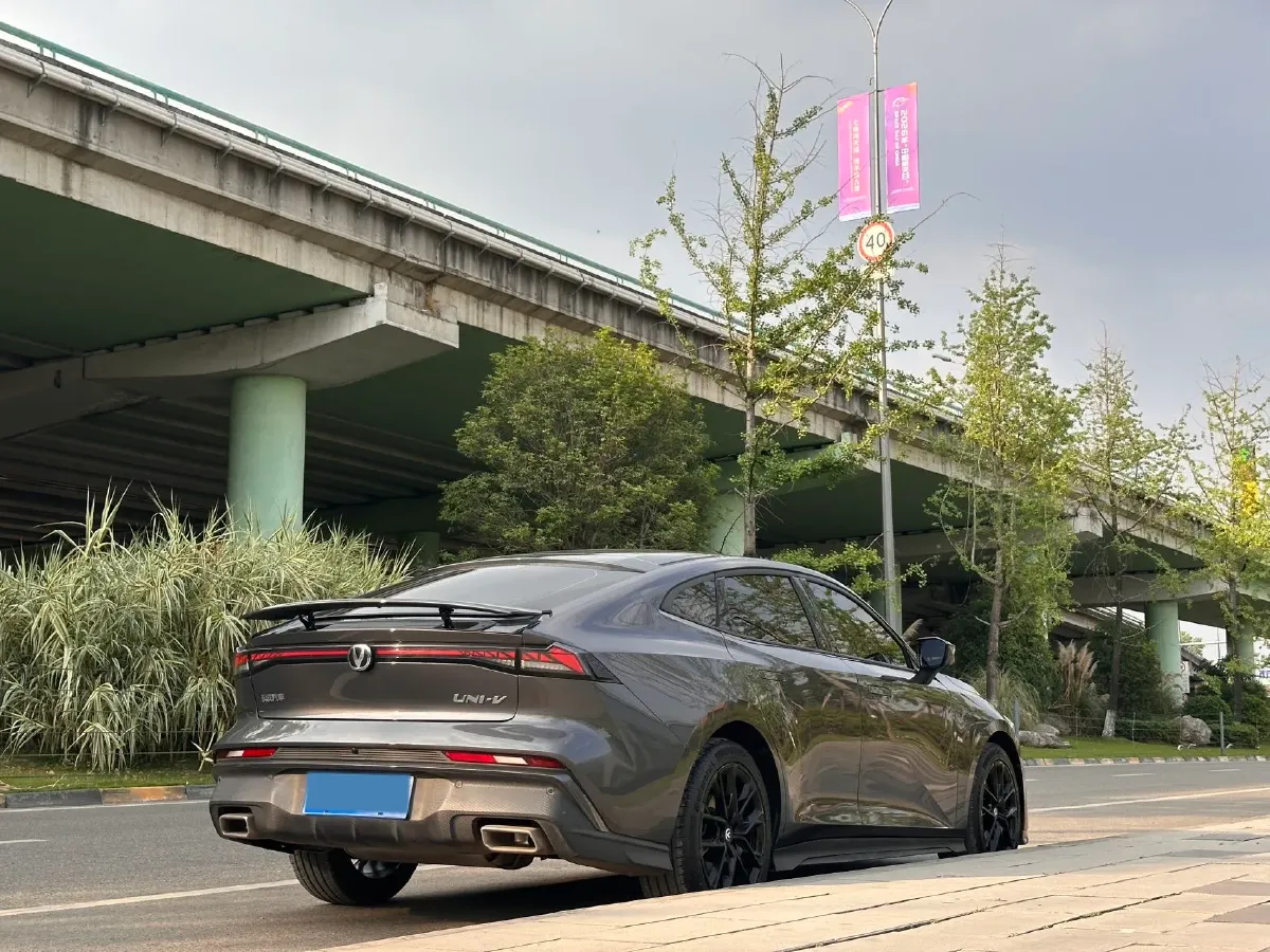 2025 ChangAn UNI-V 1.5T 192HP L4 7DCT,autocango,china used car exporter,china ev exporter,chinese used car exporter,chinese used ev exporter