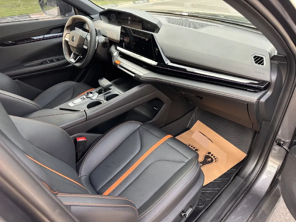 2025 ChangAn UNI-V 1.5T 192HP L4 7DCT,autocango,china used car exporter,china ev exporter,chinese used car exporter,chinese used ev exporter