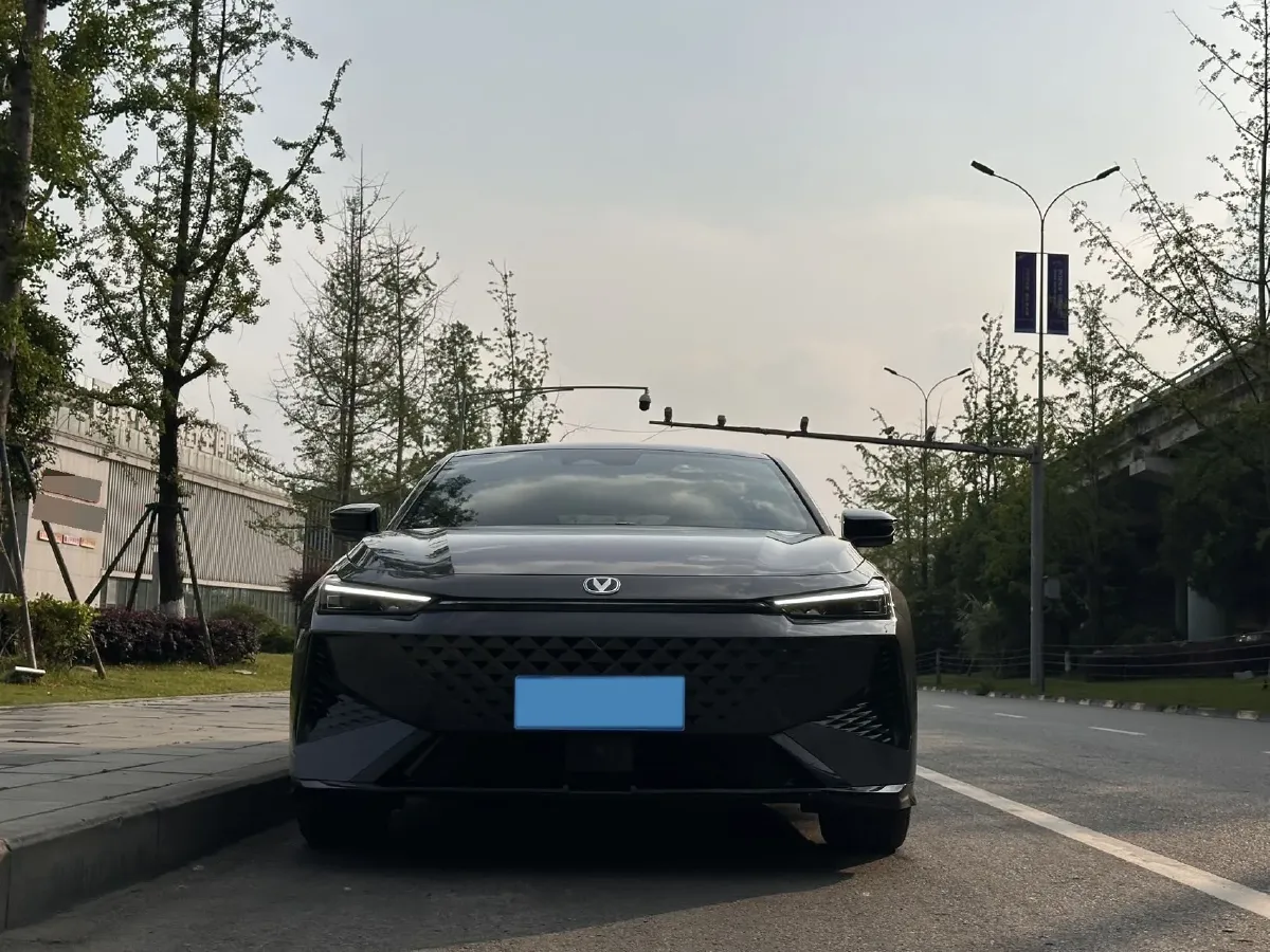 2025 ChangAn UNI-V 1.5T 192HP L4 7DCT,autocango,china used car exporter,china ev exporter,chinese used car exporter,chinese used ev exporter