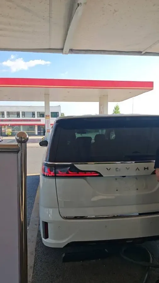 2022 Voyah Dream 1.5T 136HP L4 PHEV 25.57KWH,autocango,china used car exporter,china ev exporter,chinese used car exporter,chinese used ev exporter