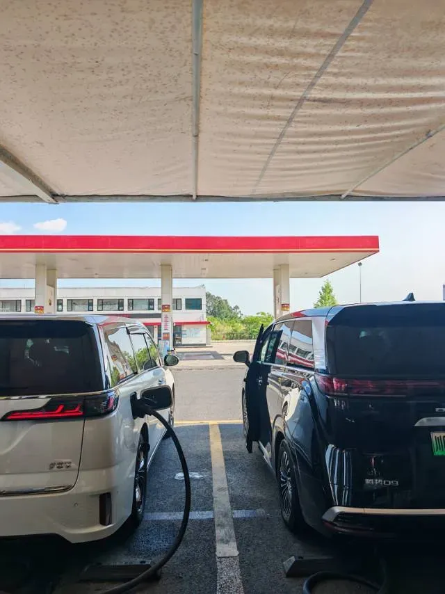 2022 Voyah Dream 1.5T 136HP L4 PHEV 25.57KWH,autocango,china used car exporter,china ev exporter,chinese used car exporter,chinese used ev exporter