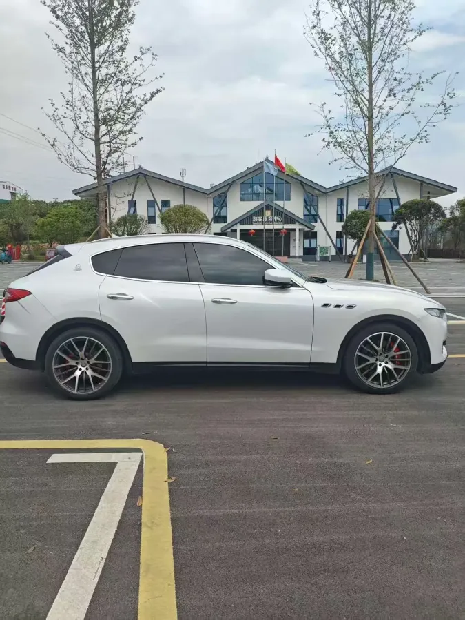 2016 Maserati Levante 3.0T 430HP V6 8AT,autocango,china used car exporter,china ev exporter,chinese used car exporter,chinese used ev exporter