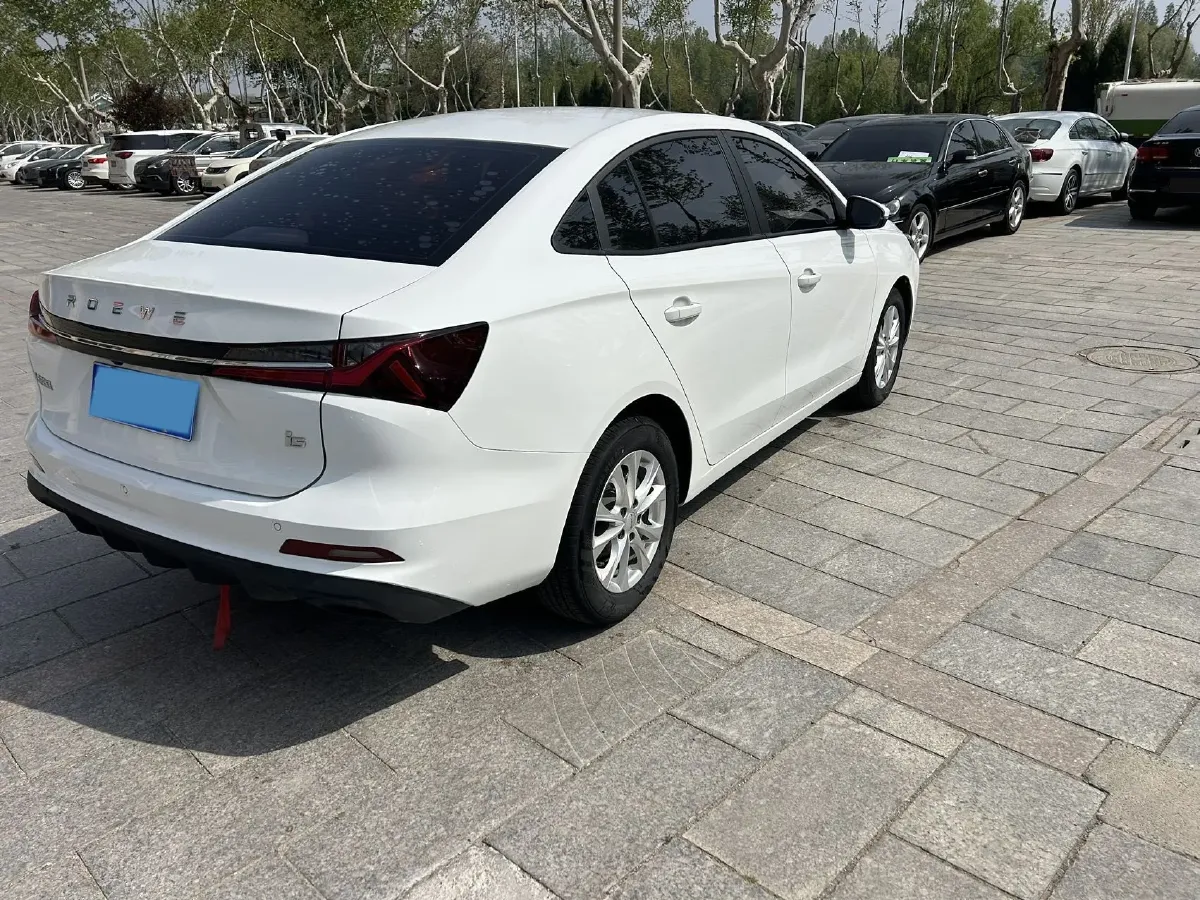 2023 Roewe i5 1.5L 129HP L4 5MT,autocango,china used car exporter,china ev exporter,chinese used car exporter,chinese used ev exporter
