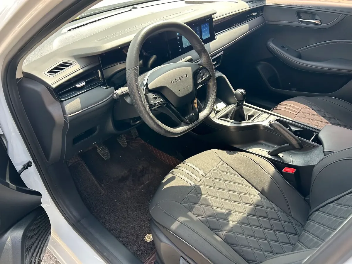 2023 Roewe i5 1.5L 129HP L4 5MT,autocango,china used car exporter,china ev exporter,chinese used car exporter,chinese used ev exporter