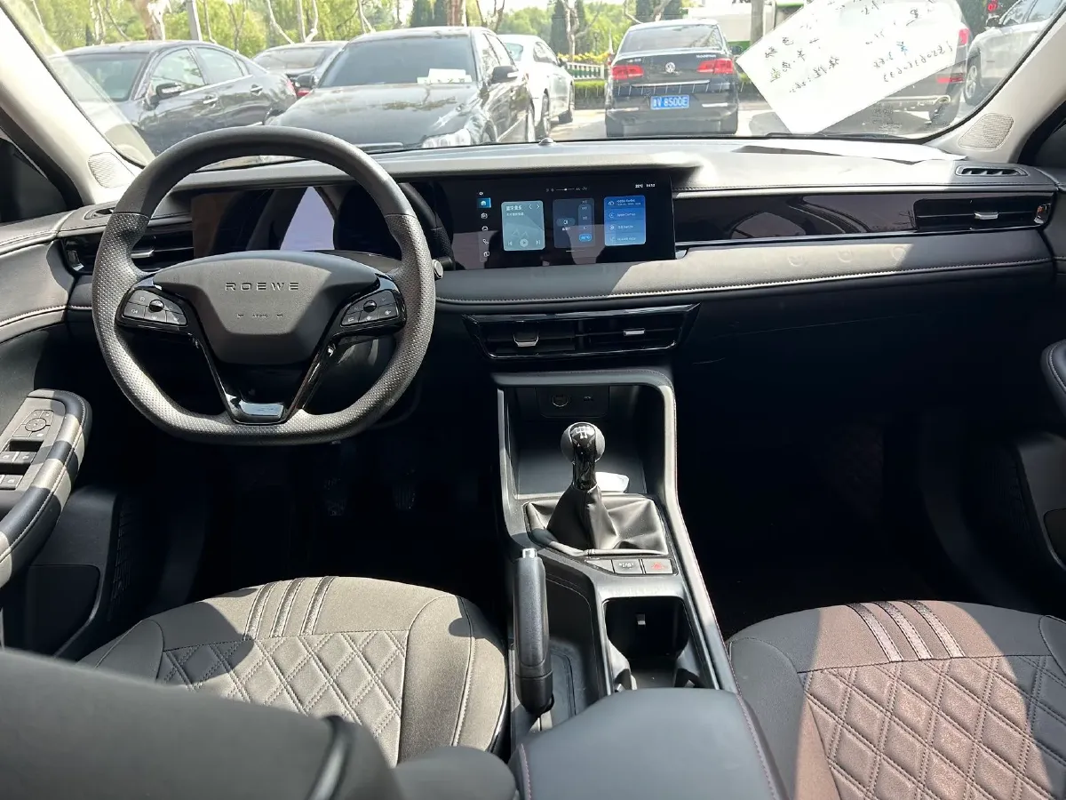 2023 Roewe i5 1.5L 129HP L4 5MT,autocango,china used car exporter,china ev exporter,chinese used car exporter,chinese used ev exporter