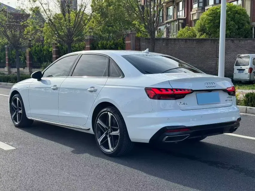 2024 Audi A4L 2.0T 190HP L4 7DCT,autocango,china used car exporter,china ev exporter,chinese used car exporter,chinese used ev exporter