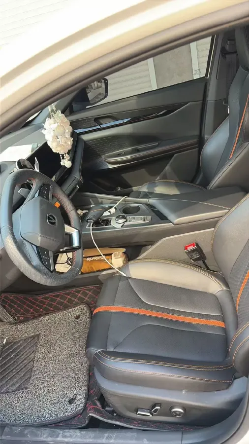 2025 ChangAn UNI-V 1.5T 192HP L4 7DCT,autocango,china used car exporter,china ev exporter,chinese used car exporter,chinese used ev exporter