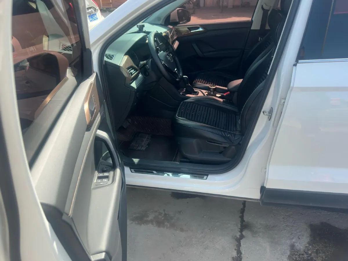 2019 MINI MINI 1.5T 102HP L3 7DCT,autocango,china used car exporter,china ev exporter,chinese used car exporter,chinese used ev exporter