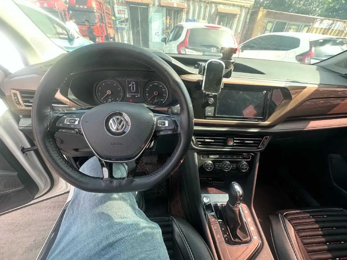 2019 MINI MINI 1.5T 102HP L3 7DCT,autocango,china used car exporter,china ev exporter,chinese used car exporter,chinese used ev exporter