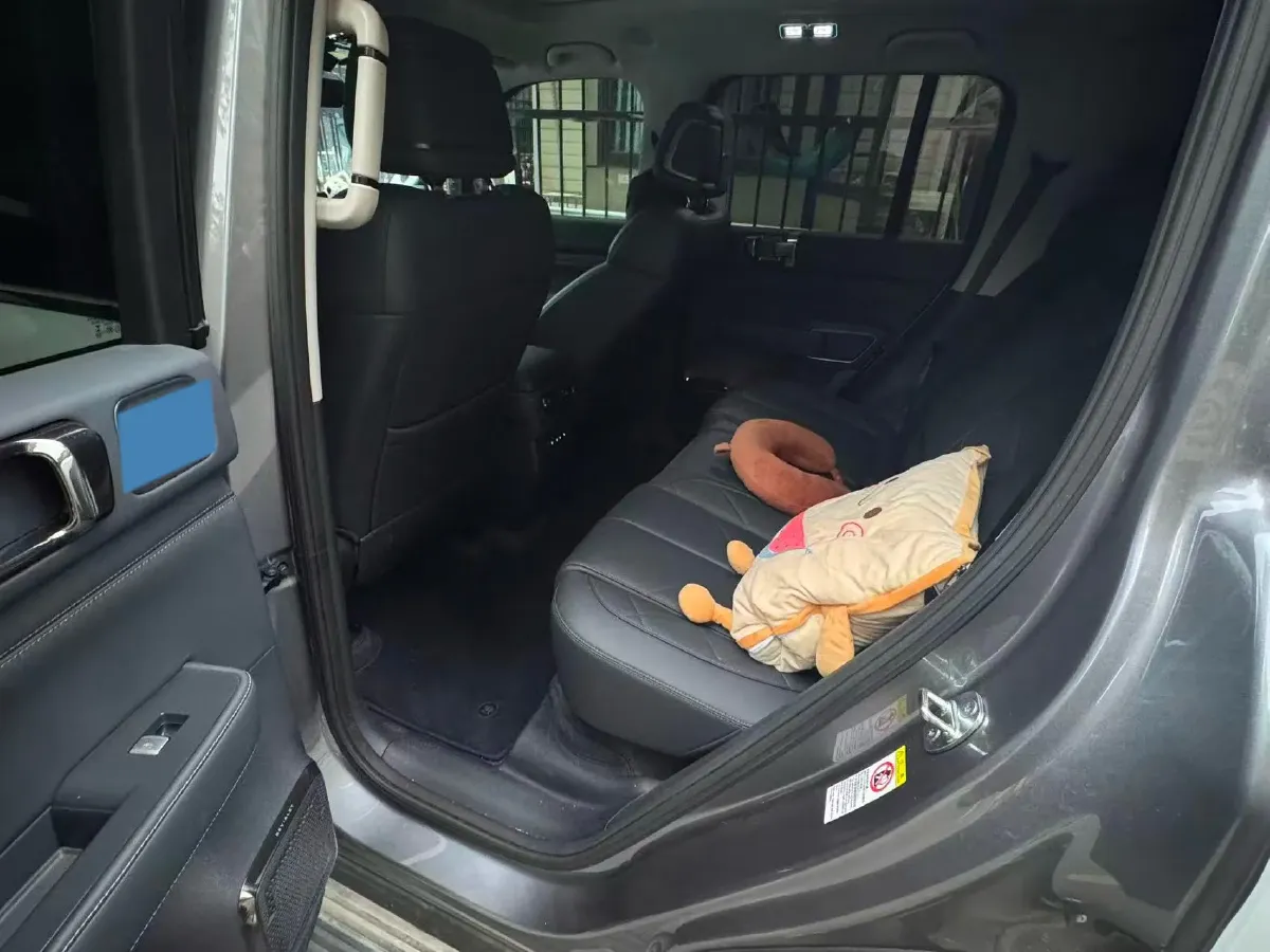 2025 FangChengBao Bao 5 1.5T 194HP L4 E-CVT PHEV 31.8KWH,autocango,china used car exporter,china ev exporter,chinese used car exporter,chinese used ev exporter