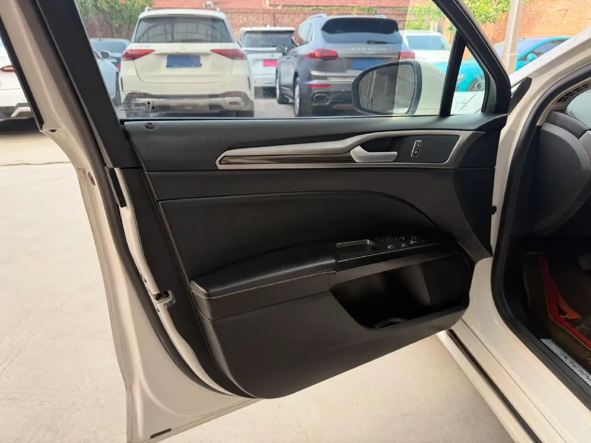 2020 Ford Mondeo 2.0T 207HP L4 6AT,autocango,china used car exporter,china ev exporter,chinese used car exporter,chinese used ev exporter