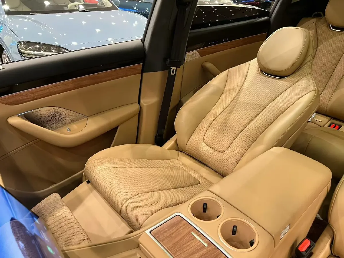 2025 Luxeed R7 REEV 156HP REEV 37KWH,autocango,china used car exporter,china ev exporter,chinese used car exporter,chinese used ev exporter