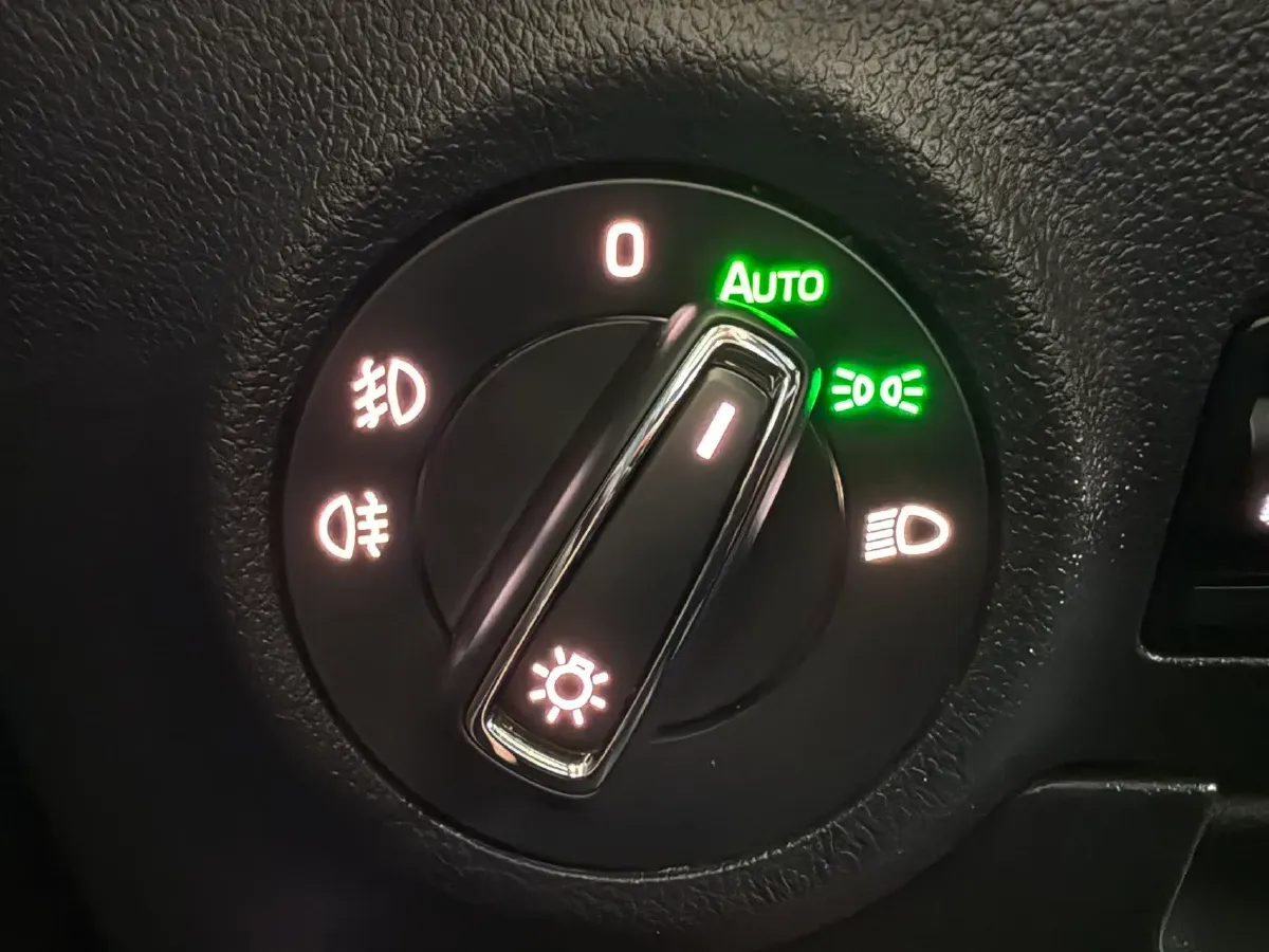 2022 Skoda Karoq 1.4T 150HP L4 7DCT,autocango,china used car exporter,china ev exporter,chinese used car exporter,chinese used ev exporter