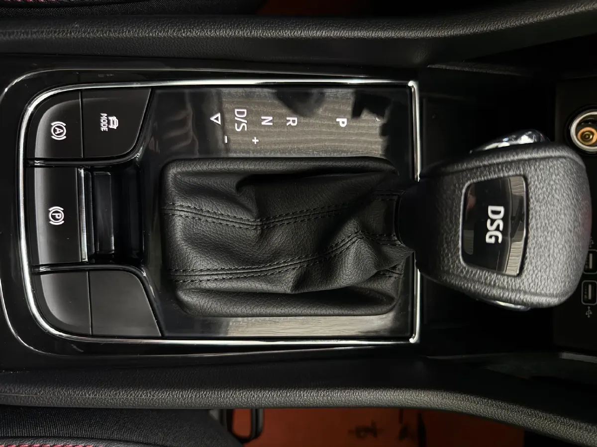 2022 Skoda Karoq 1.4T 150HP L4 7DCT,autocango,china used car exporter,china ev exporter,chinese used car exporter,chinese used ev exporter