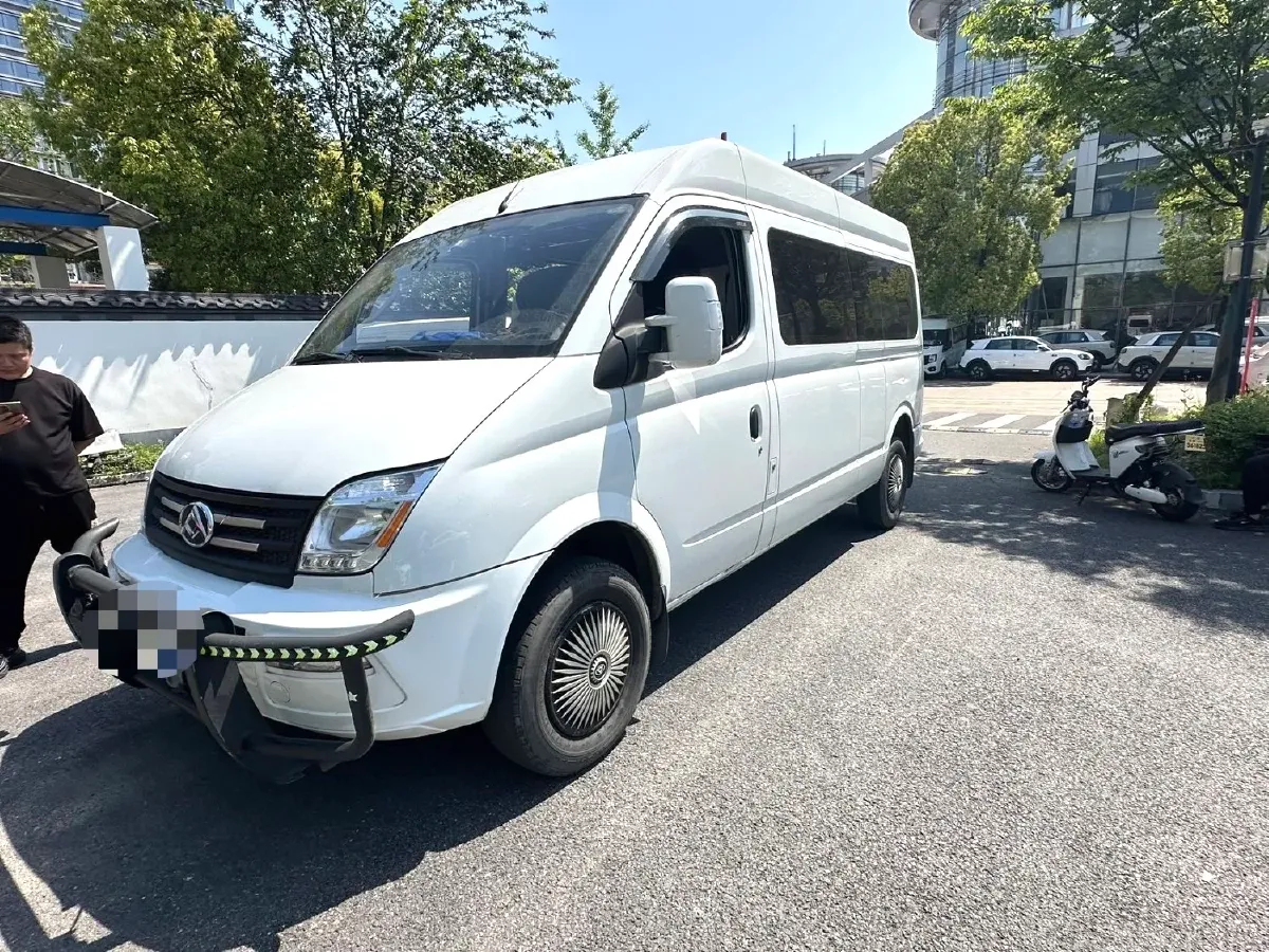 2021 MAXUS XinTu V80 2.0T 139HP L4 6MT,autocango,china used car exporter,china ev exporter,chinese used car exporter,chinese used ev exporter