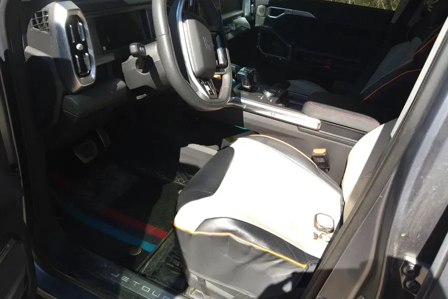 2023 Jetour Traveller 2.0T 254HP L4 8AT,autocango,china used car exporter,china ev exporter,chinese used car exporter,chinese used ev exporter