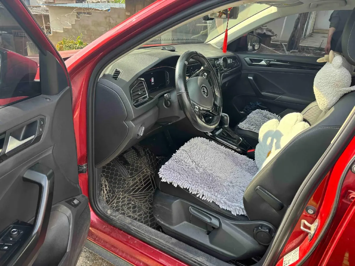 2021 Volkswagen T-Roc 1.4T 150HP L4 7DCT,autocango,china used car exporter,china ev exporter,chinese used car exporter,chinese used ev exporter