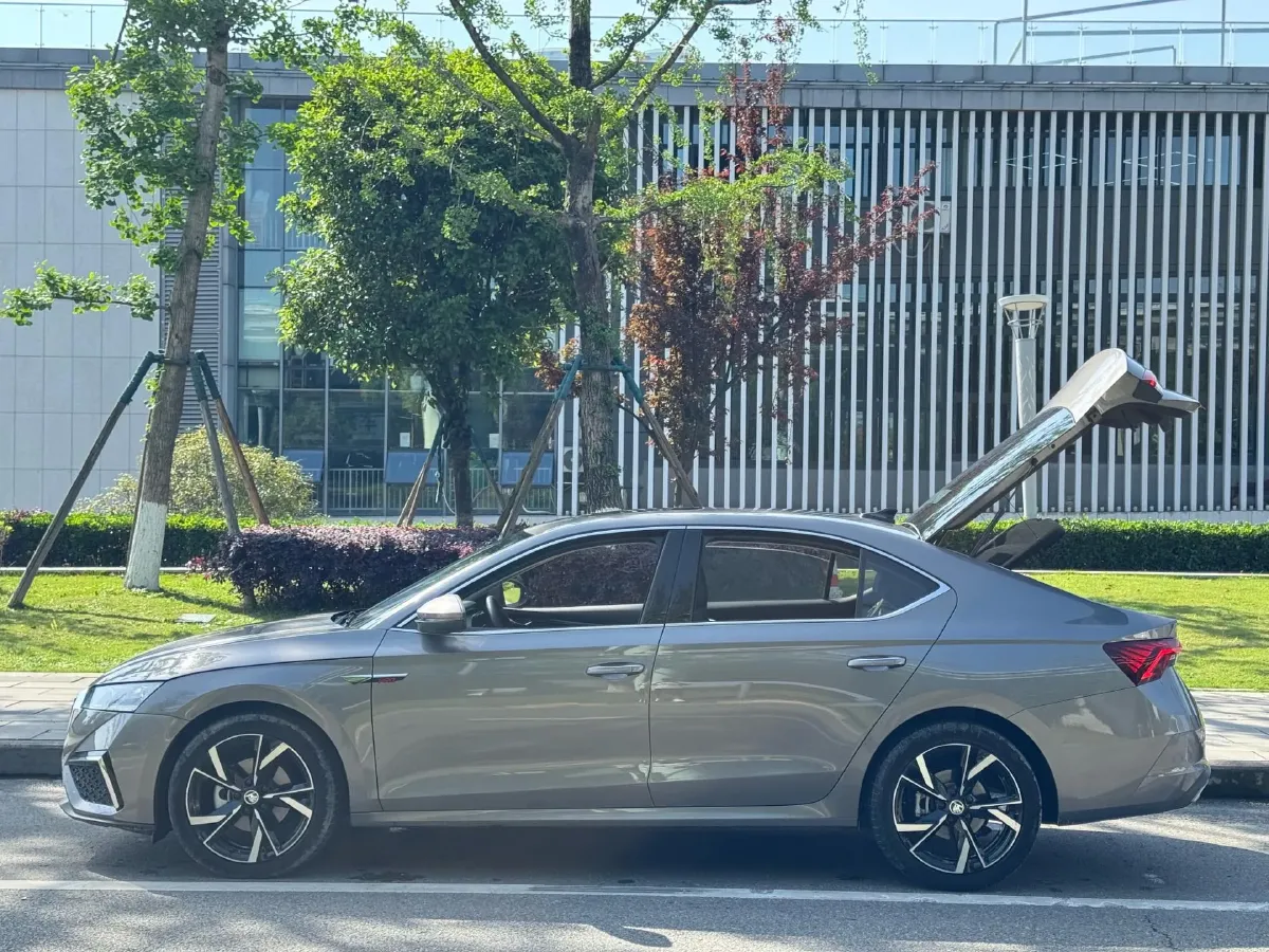 2021 Skoda Octavia 1.4T 150HP L4 7DCT,autocango,china used car exporter,china ev exporter,chinese used car exporter,chinese used ev exporter