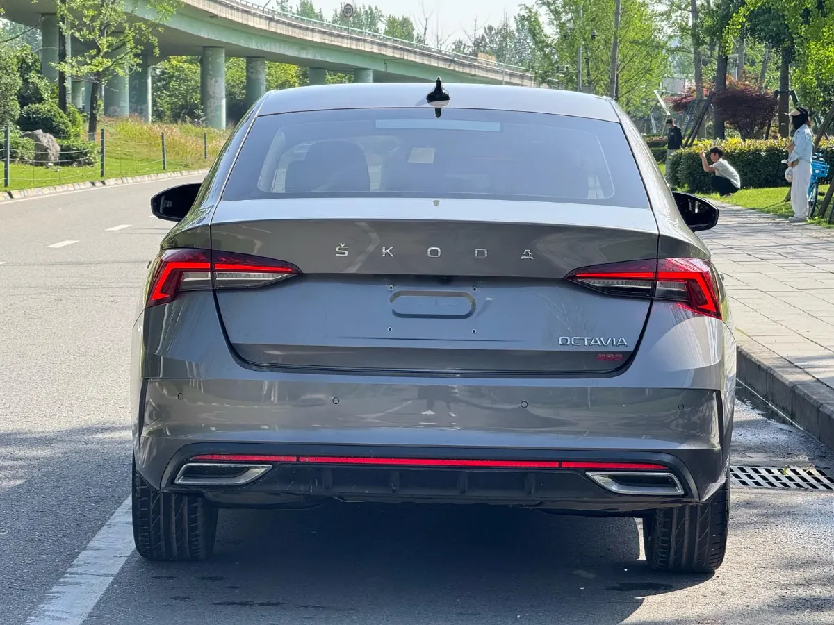 2021 Skoda Octavia 1.4T 150HP L4 7DCT,autocango,china used car exporter,china ev exporter,chinese used car exporter,chinese used ev exporter