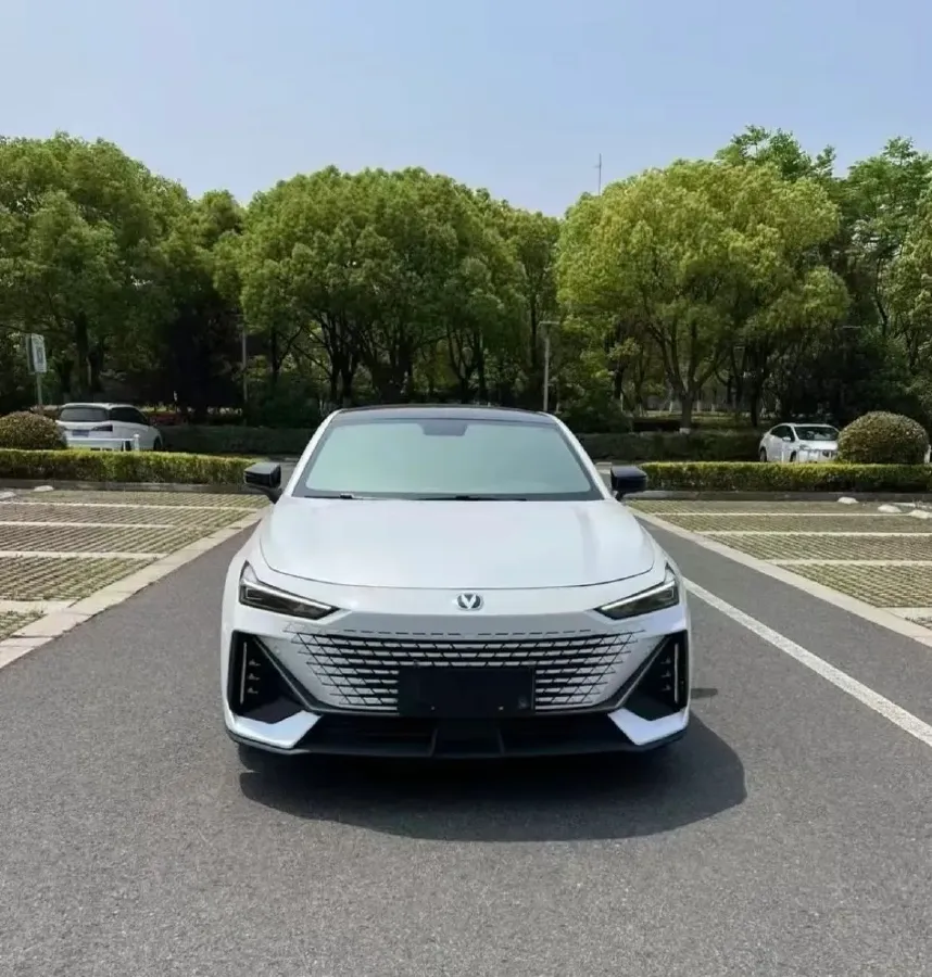 2023 ChangAn UNI-V 1.5T 188HP L4 7DCT,autocango,china used car exporter,china ev exporter,chinese used car exporter,chinese used ev exporter
