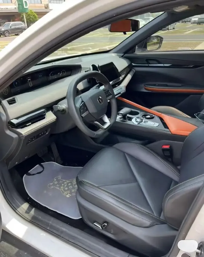 2023 ChangAn UNI-V 1.5T 188HP L4 7DCT,autocango,china used car exporter,china ev exporter,chinese used car exporter,chinese used ev exporter