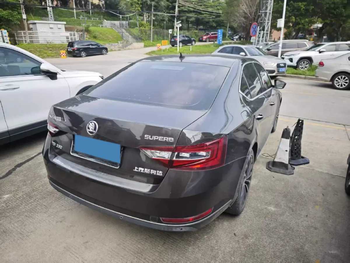 2018 Skoda Kodiak 1.8T 180HP L4 7DCT,autocango,china used car exporter,china ev exporter,chinese used car exporter,chinese used ev exporter