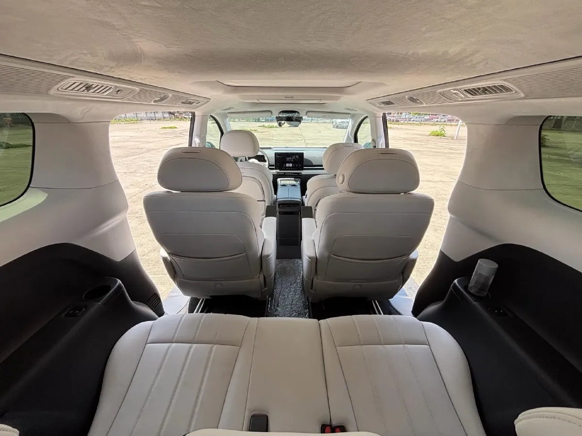 2025 Voyah Dream 1.5T 150HP L4 PHEV 41.7KWH,autocango,china used car exporter,china ev exporter,chinese used car exporter,chinese used ev exporter