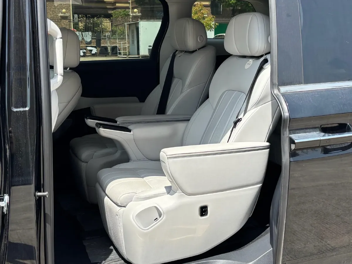 2025 Voyah Dream 1.5T 150HP L4 PHEV 41.7KWH,autocango,china used car exporter,china ev exporter,chinese used car exporter,chinese used ev exporter