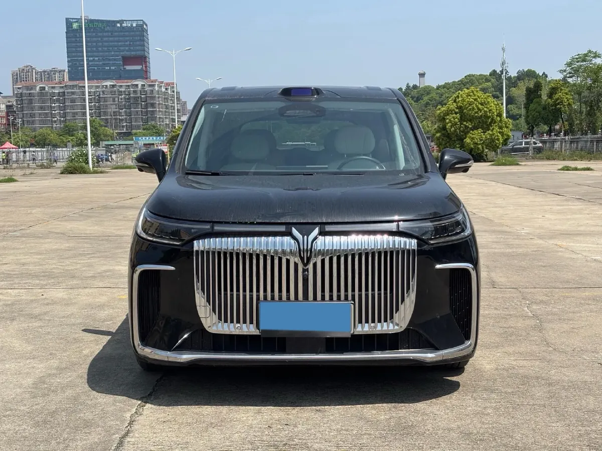 2025 Voyah Dream 1.5T 150HP L4 PHEV 41.7KWH,autocango,china used car exporter,china ev exporter,chinese used car exporter,chinese used ev exporter