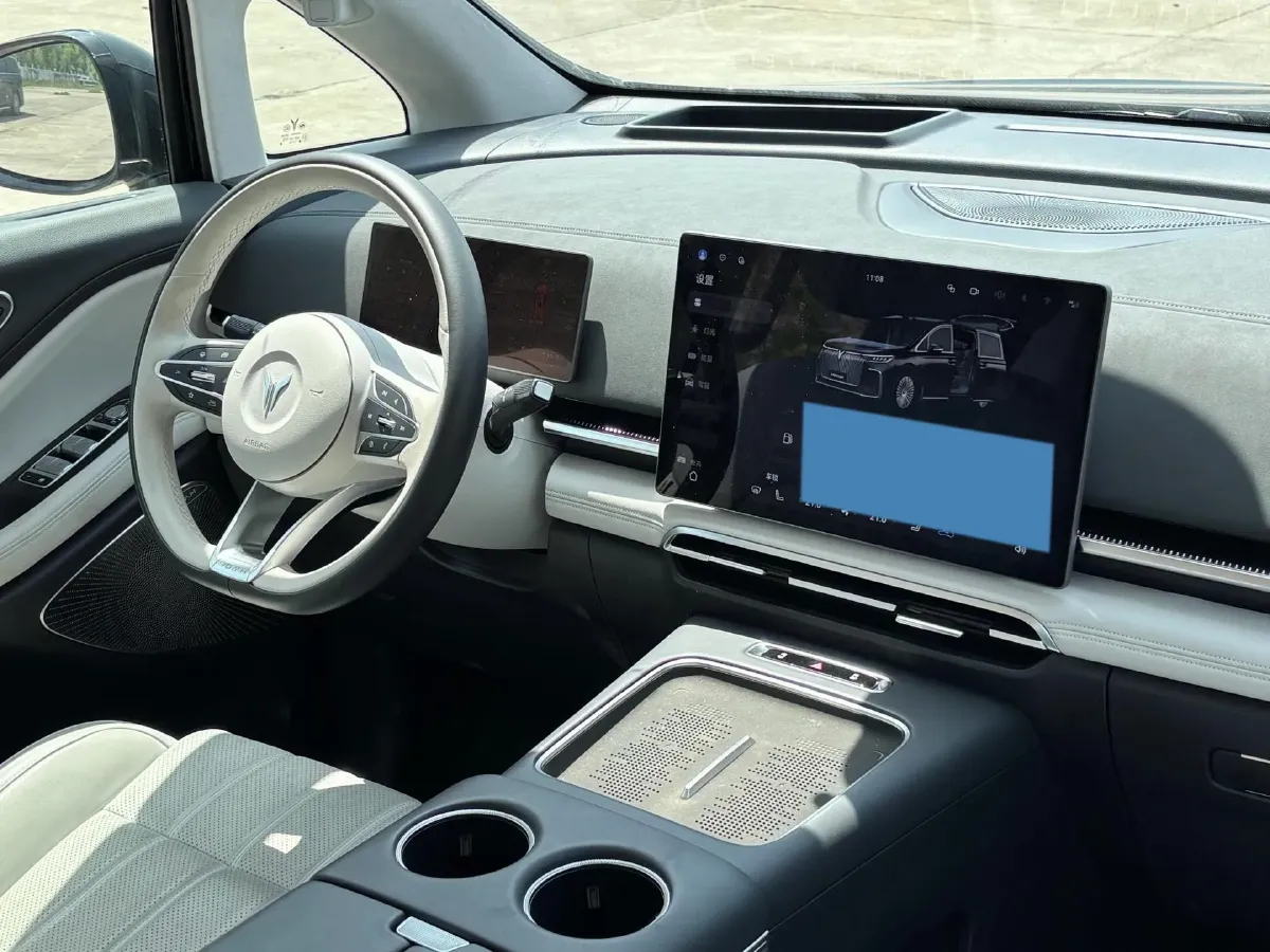 2025 Voyah Dream 1.5T 150HP L4 PHEV 41.7KWH,autocango,china used car exporter,china ev exporter,chinese used car exporter,chinese used ev exporter