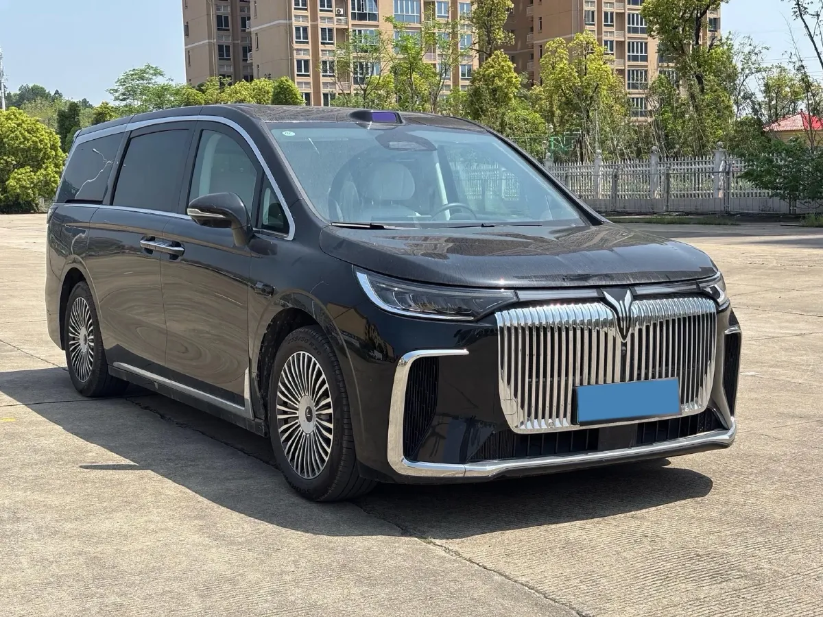 2025 Voyah Dream 1.5T 150HP L4 PHEV 41.7KWH,autocango,china used car exporter,china ev exporter,chinese used car exporter,chinese used ev exporter