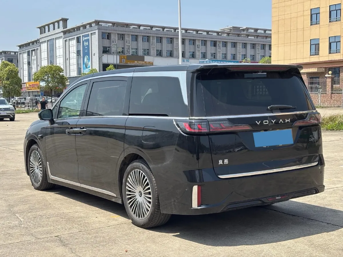 2025 Voyah Dream 1.5T 150HP L4 PHEV 41.7KWH,autocango,china used car exporter,china ev exporter,chinese used car exporter,chinese used ev exporter