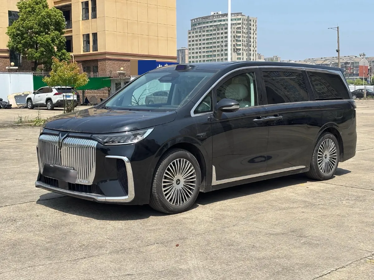 2025 Voyah Dream 1.5T 150HP L4 PHEV 41.7KWH,autocango,china used car exporter,china ev exporter,chinese used car exporter,chinese used ev exporter