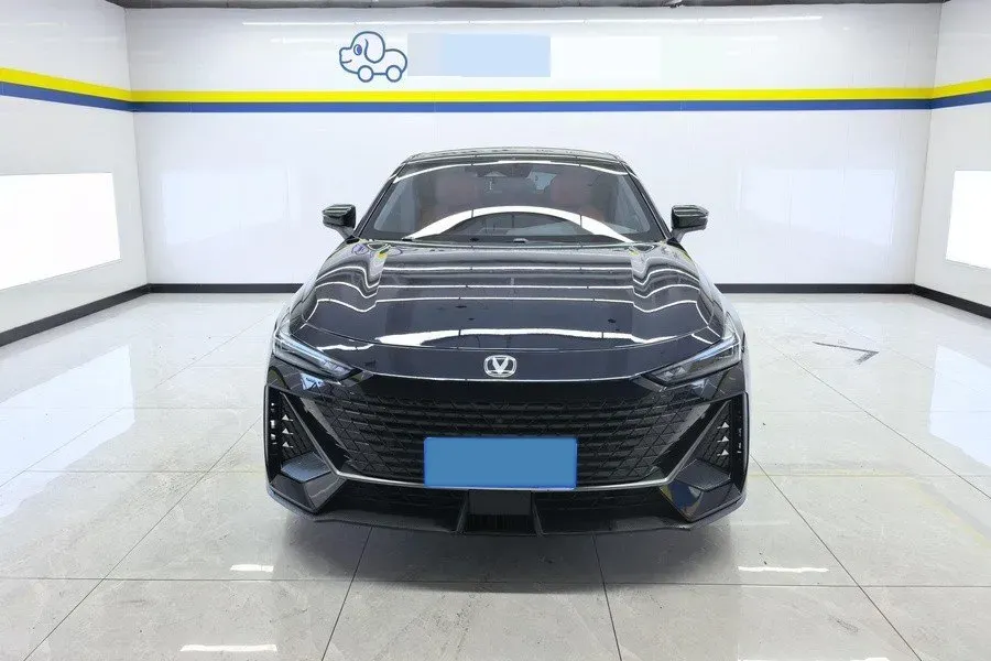 2022 ChangAn UNI-V 1.5T 188HP L4 7DCT,autocango,china used car exporter,china ev exporter,chinese used car exporter,chinese used ev exporter