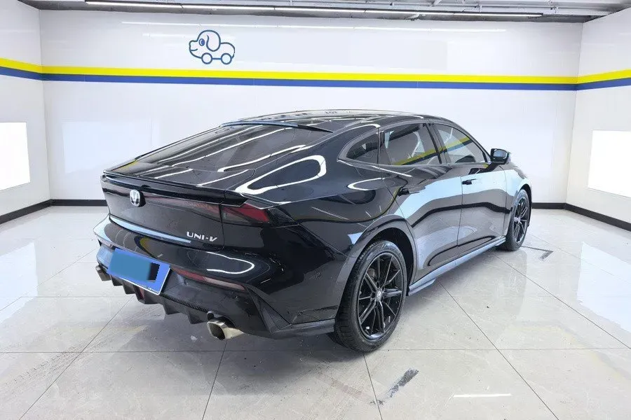 2022 ChangAn UNI-V 1.5T 188HP L4 7DCT,autocango,china used car exporter,china ev exporter,chinese used car exporter,chinese used ev exporter