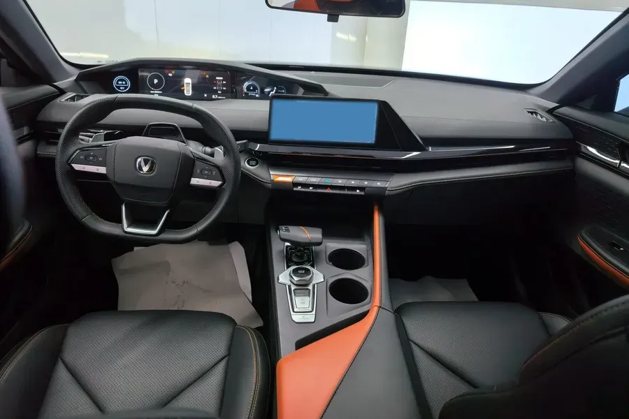 2022 ChangAn UNI-V 1.5T 188HP L4 7DCT,autocango,china used car exporter,china ev exporter,chinese used car exporter,chinese used ev exporter