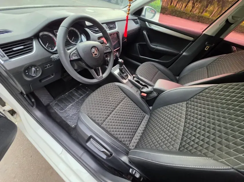 2019 Skoda Octavia 1.2T 116HP L4 7DCT,autocango,china used car exporter,china ev exporter,chinese used car exporter,chinese used ev exporter