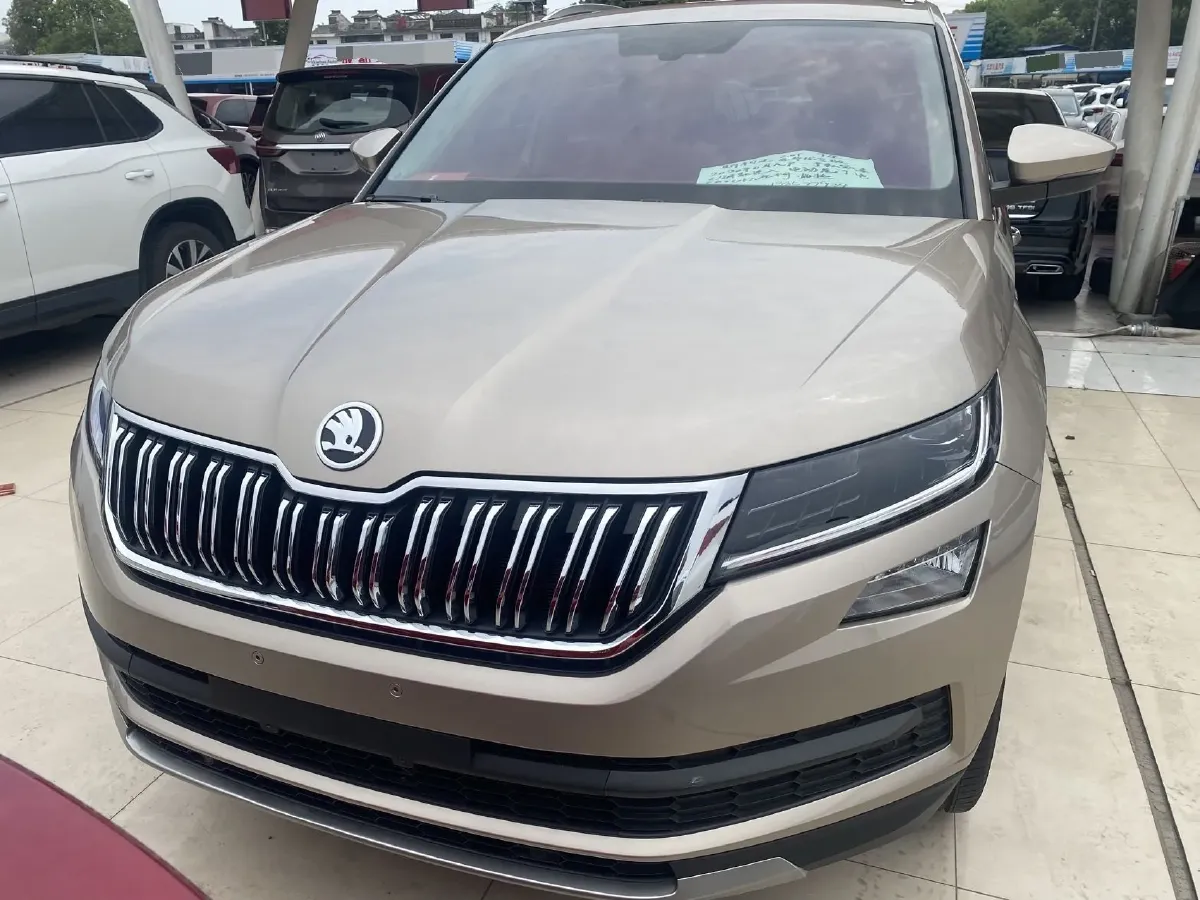 2019 Skoda Superb 2.0T 220HP L4 7DCT,autocango,china used car exporter,china ev exporter,chinese used car exporter,chinese used ev exporter