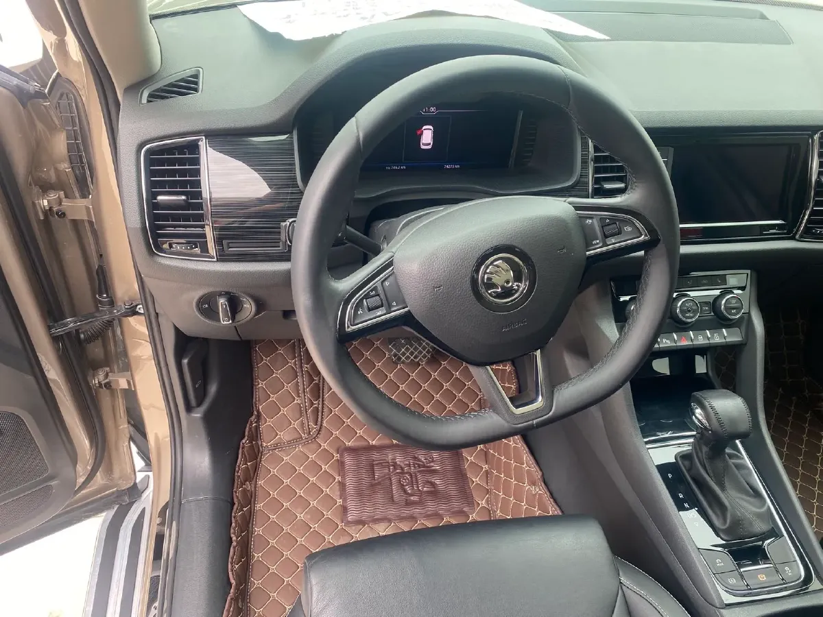 2019 Skoda Superb 2.0T 220HP L4 7DCT,autocango,china used car exporter,china ev exporter,chinese used car exporter,chinese used ev exporter