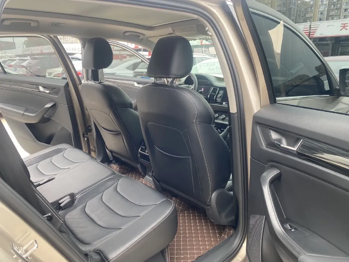 2019 Skoda Superb 2.0T 220HP L4 7DCT,autocango,china used car exporter,china ev exporter,chinese used car exporter,chinese used ev exporter