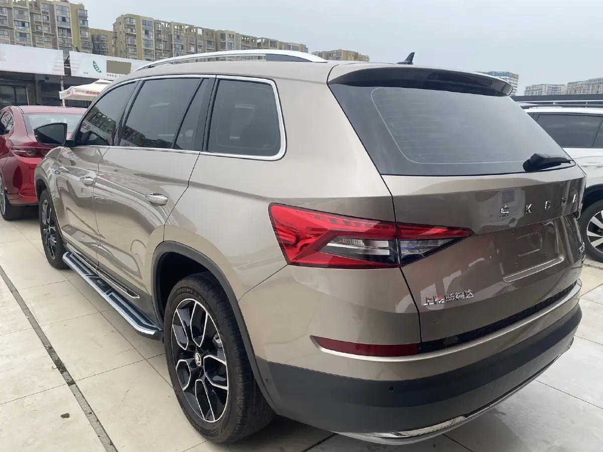2019 Skoda Superb 2.0T 220HP L4 7DCT,autocango,china used car exporter,china ev exporter,chinese used car exporter,chinese used ev exporter