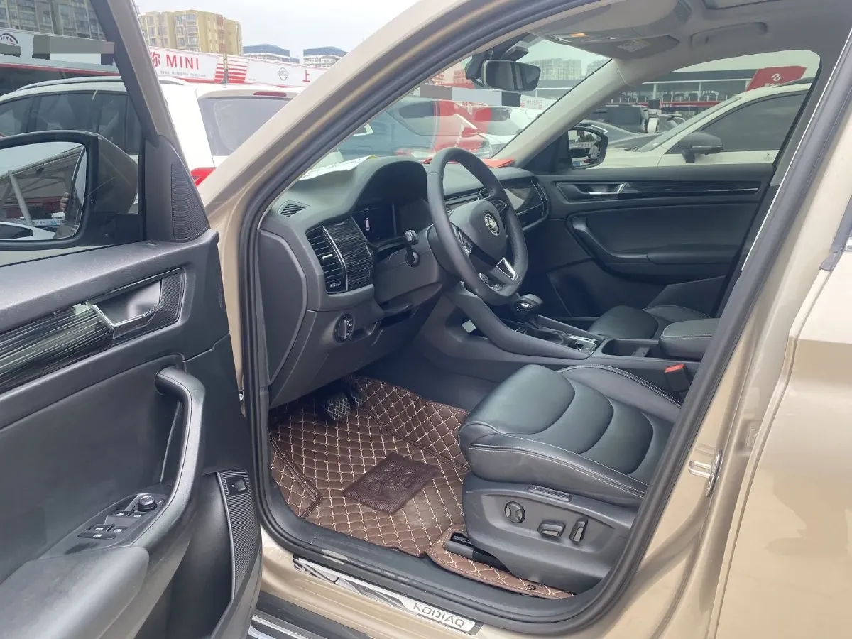 2019 Skoda Superb 2.0T 220HP L4 7DCT,autocango,china used car exporter,china ev exporter,chinese used car exporter,chinese used ev exporter