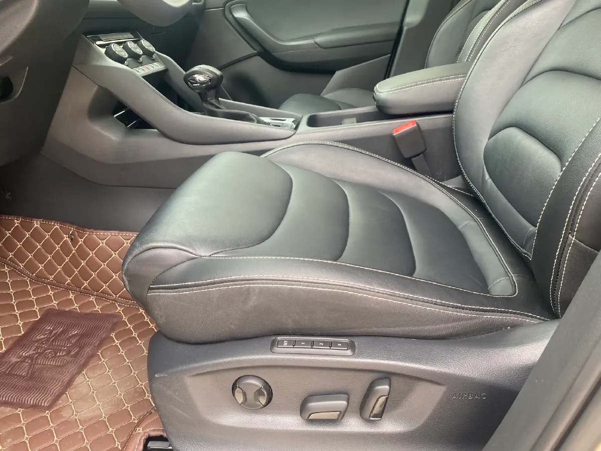 2019 Skoda Superb 2.0T 220HP L4 7DCT,autocango,china used car exporter,china ev exporter,chinese used car exporter,chinese used ev exporter