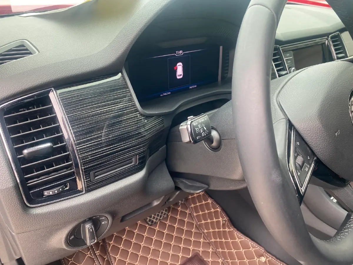 2019 Skoda Superb 2.0T 220HP L4 7DCT,autocango,china used car exporter,china ev exporter,chinese used car exporter,chinese used ev exporter