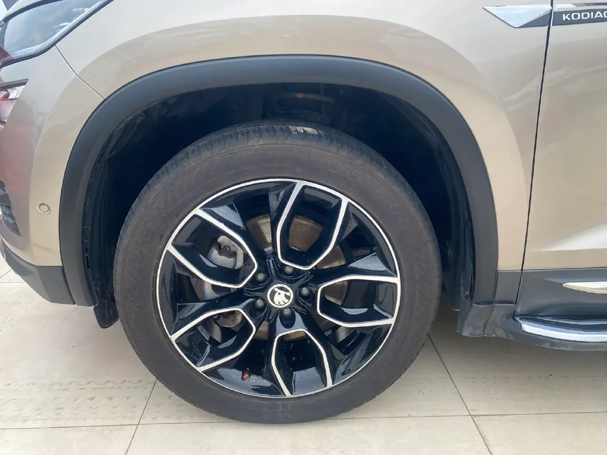 2019 Skoda Superb 2.0T 220HP L4 7DCT,autocango,china used car exporter,china ev exporter,chinese used car exporter,chinese used ev exporter