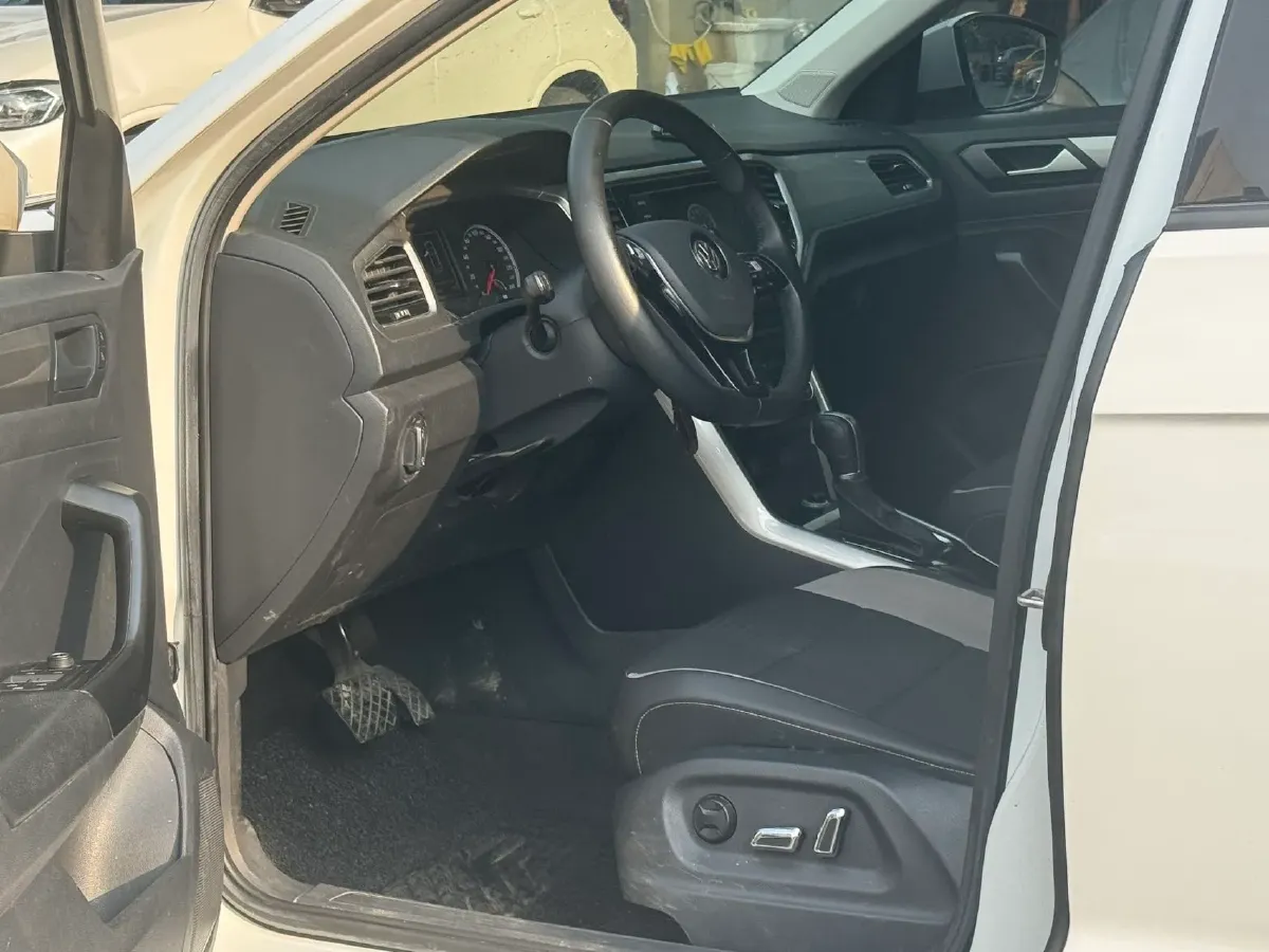 2020 Volkswagen T-Roc 1.4T 131HP L4 7DCT,autocango,china used car exporter,china ev exporter,chinese used car exporter,chinese used ev exporter