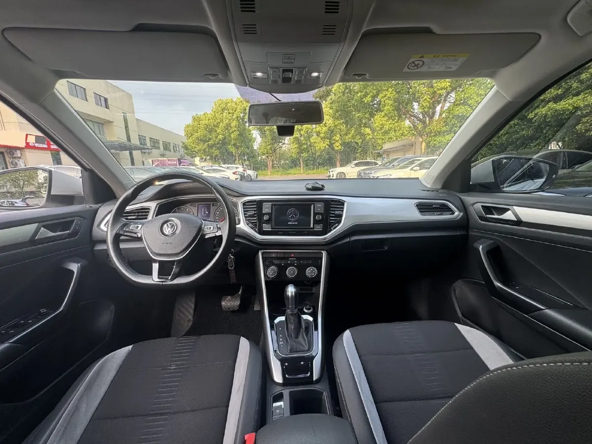 2020 Volkswagen T-Roc 1.4T 131HP L4 7DCT,autocango,china used car exporter,china ev exporter,chinese used car exporter,chinese used ev exporter